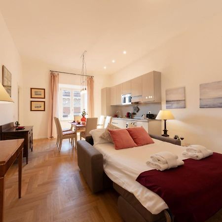 The Best Rent - Bright Apartment Near Isola Tiberina Roma Esterno foto